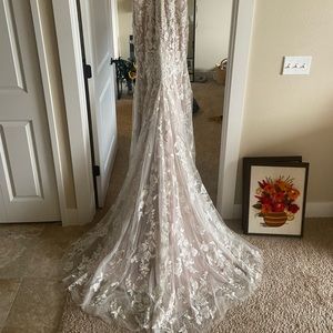 Wedding Dress - Size 10 - Never Worn - Justin Alexander